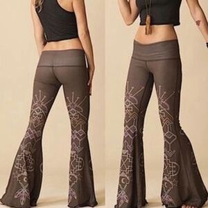 Teekis 7 Crowns bell bottoms Size small